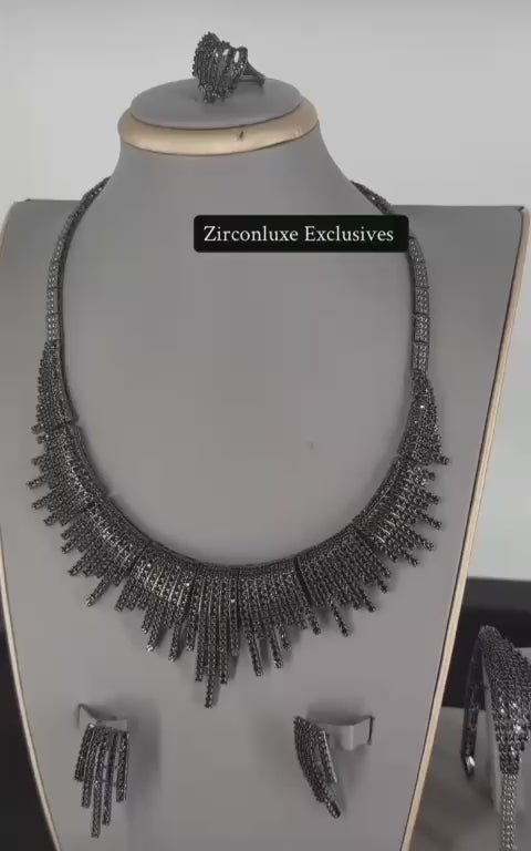 Ensemble Zircon noir collier plus boucle d'oreille plus bague et bracelet