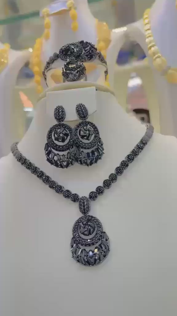 Ensemble Zircon noir collier plus boucle d'oreille plus bague et bracelet